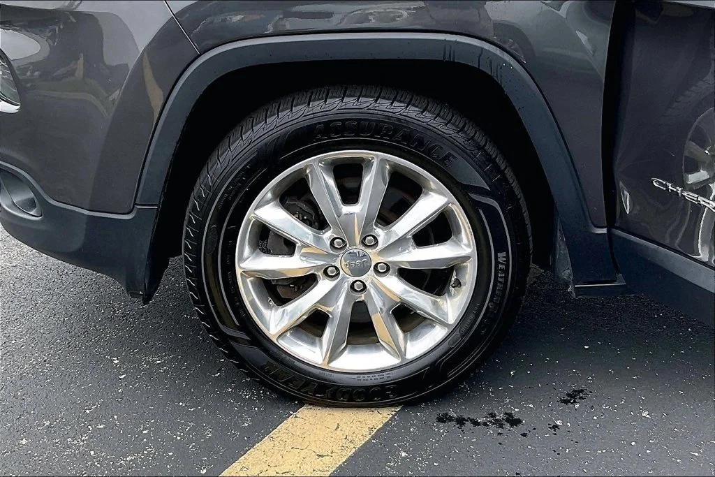 Used 2016 Gray Jeep Limited image 10