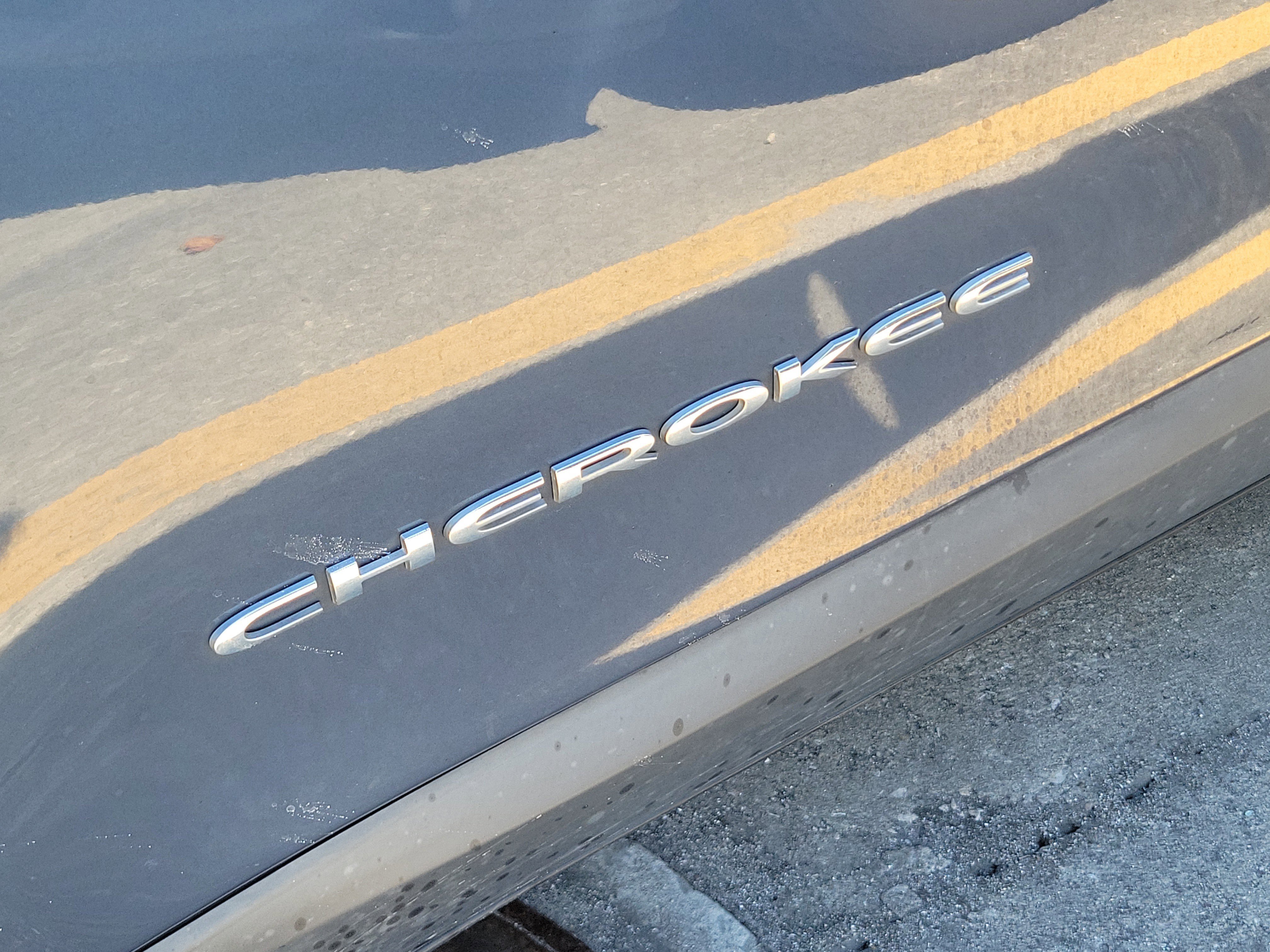 Used 2020 Slate Blue Pearlcoat Jeep Latitude image 6