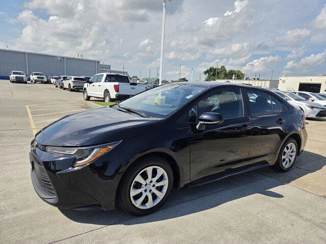 Used 2025 BLACK Toyota LE image 9