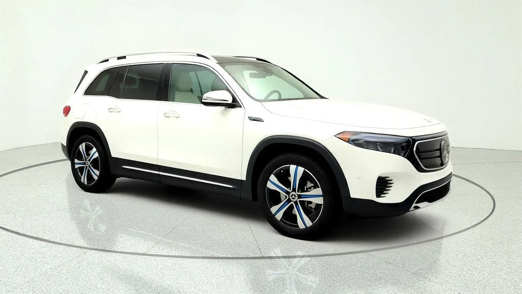 Used 2022 Polar White Mercedes-Benz EQB 300 4MATIC® SUV w/ Pinnacle Pkg & Driver Assistance Pkg Lite image 3