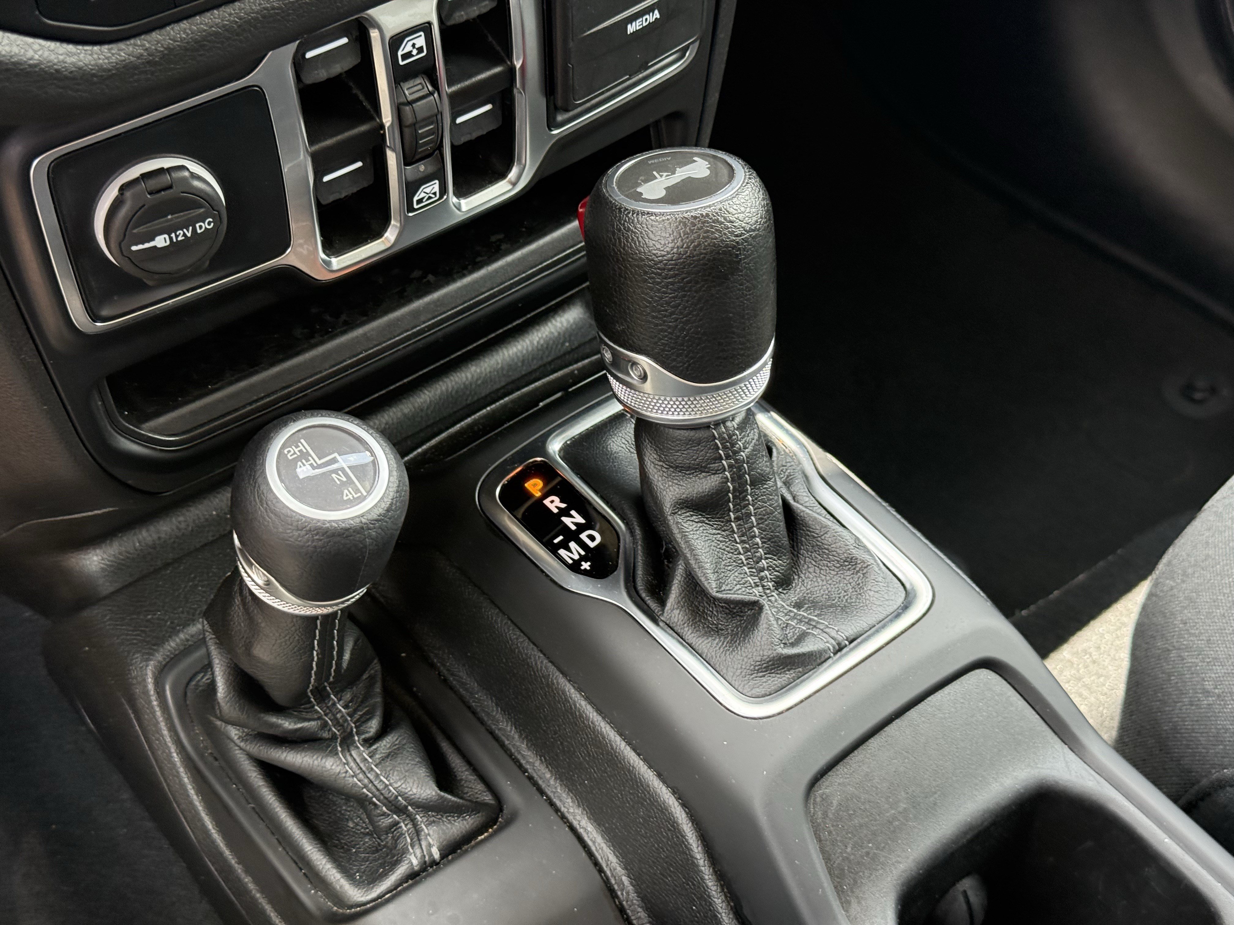 Used 2024 Granite Crystal Metallic Clearcoat Jeep  image 22