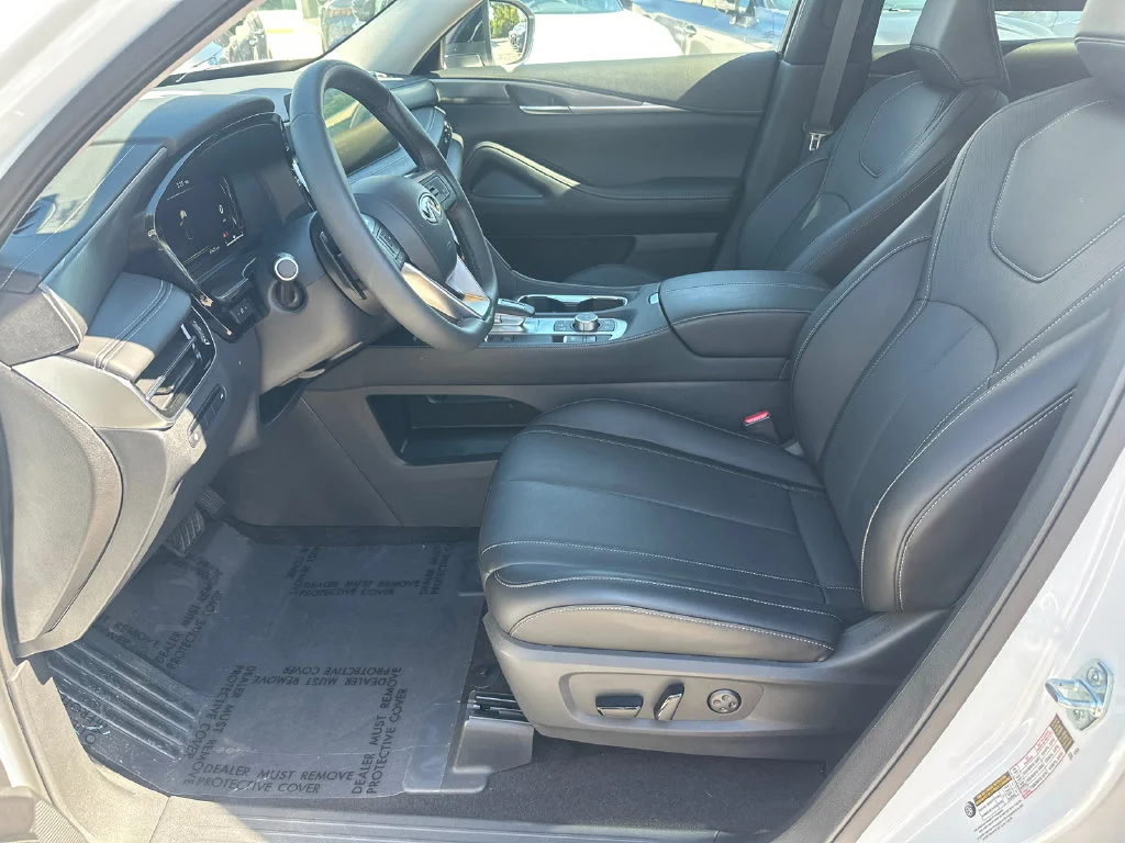 Certified Used 2026 White INFINITI PURE image 9