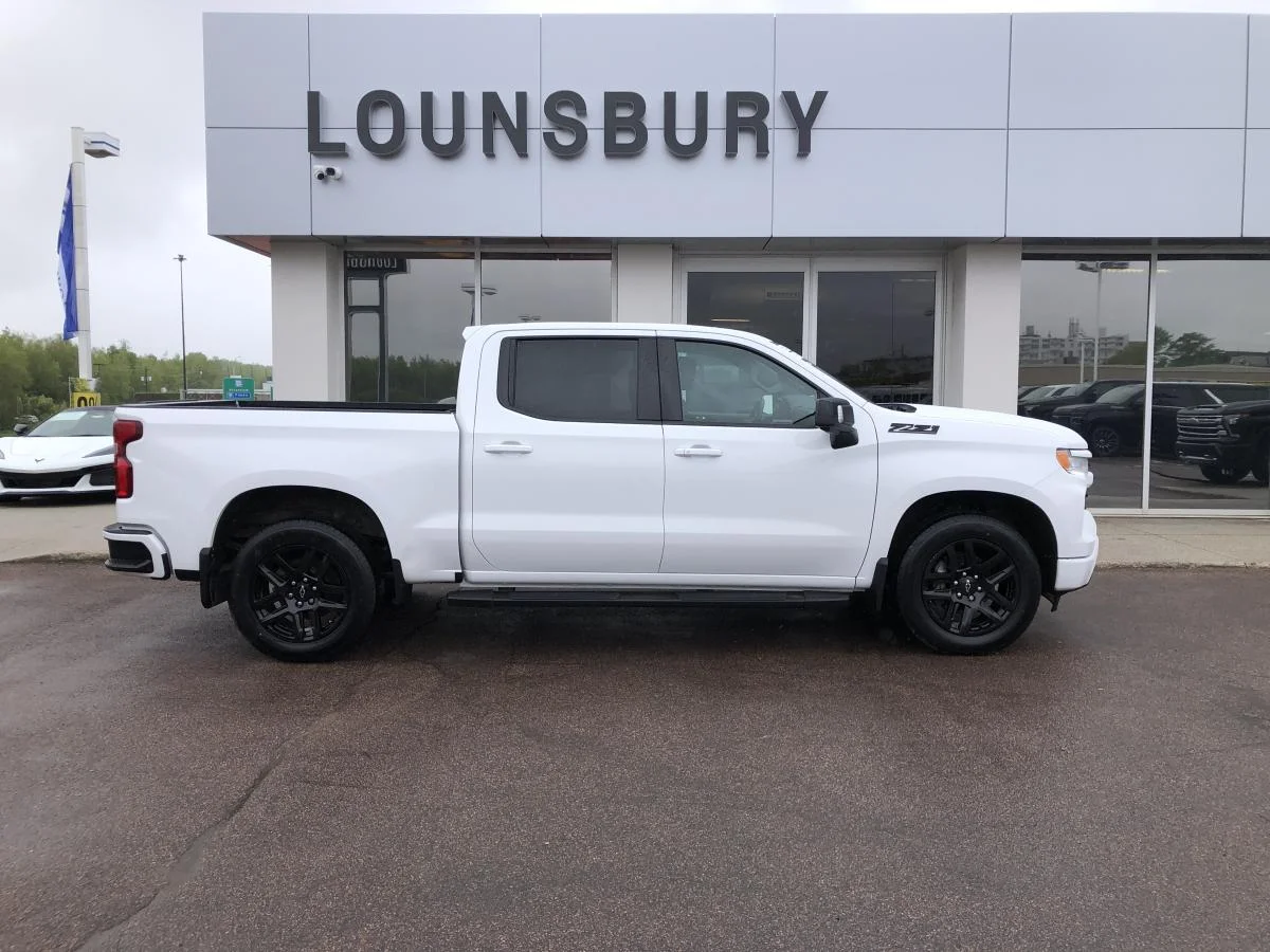 Used 2024 White Chevrolet 4WD Crew Cab 147" RST w/ Z71 image 2