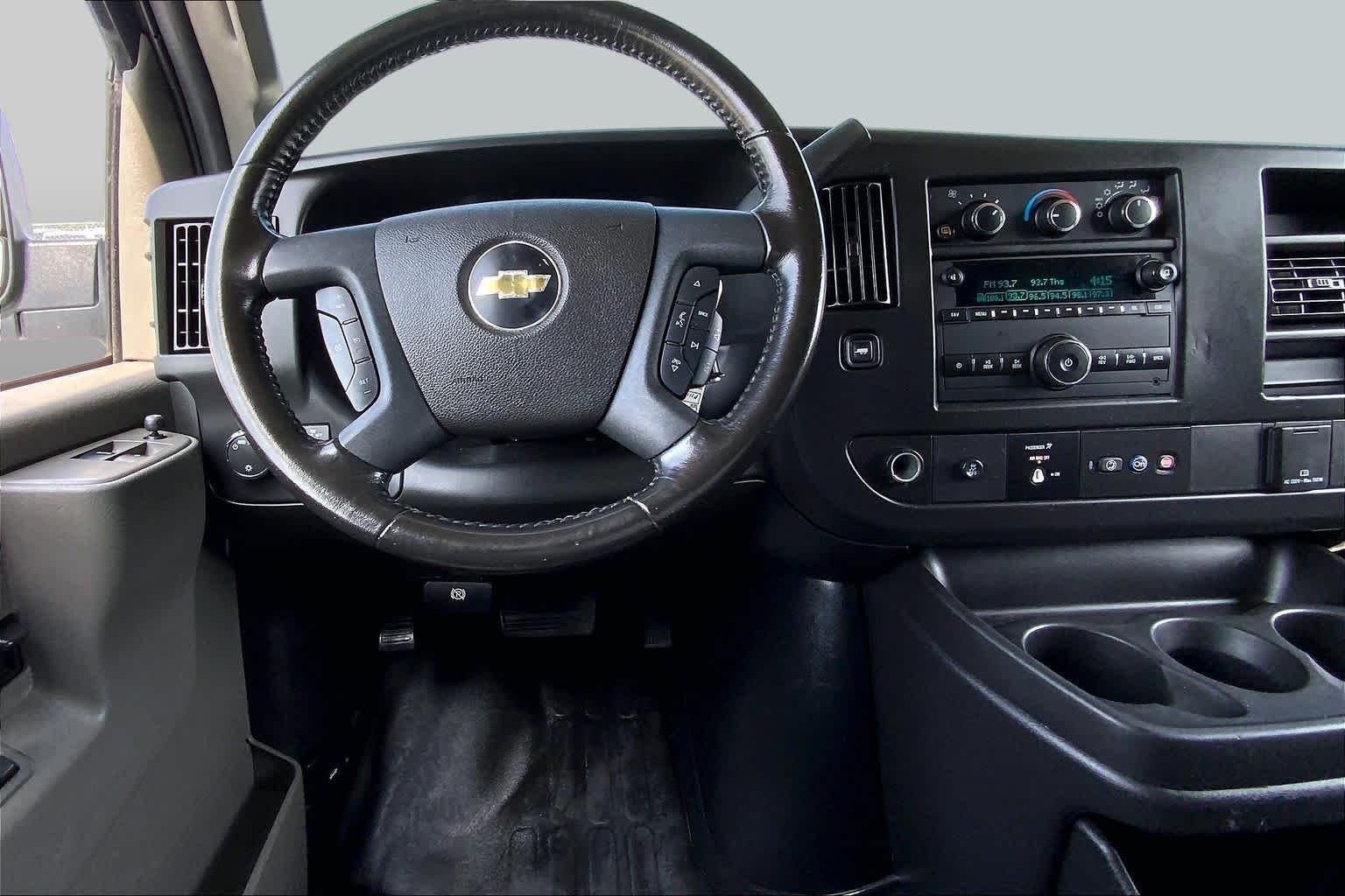 Used 2023 Summit White Chevrolet  image 6