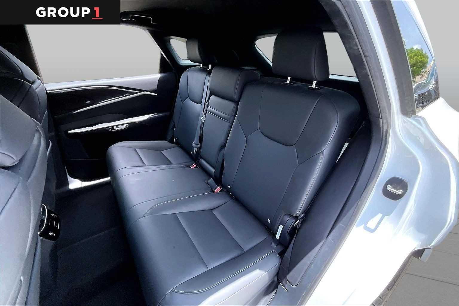 Used 2024 Ultra White Lexus F SPORT Handling image 18