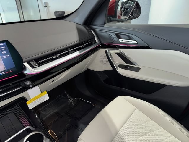 New 2026 Vegas Red Metallic BMW xDrive28i image 21