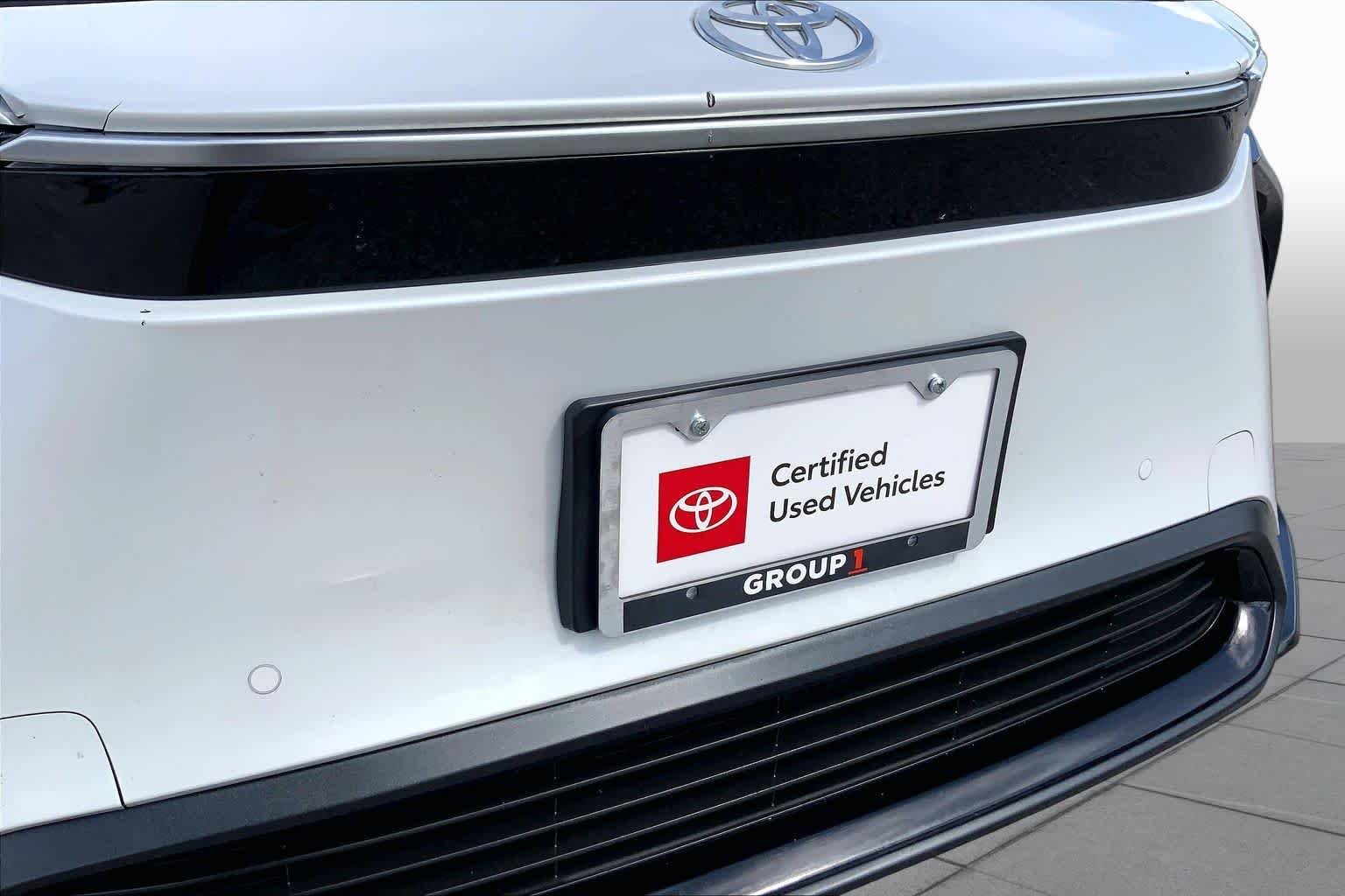 Used 2025 Wind Chill Pearl Toyota XLE image 28