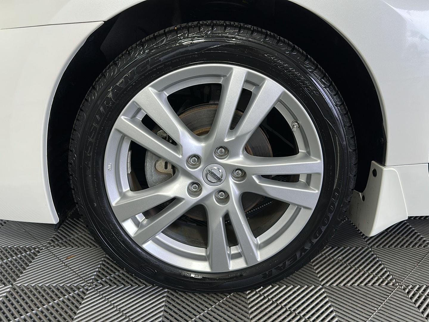 Used 2013 Pearl White Nissan 3.5 SL image 15