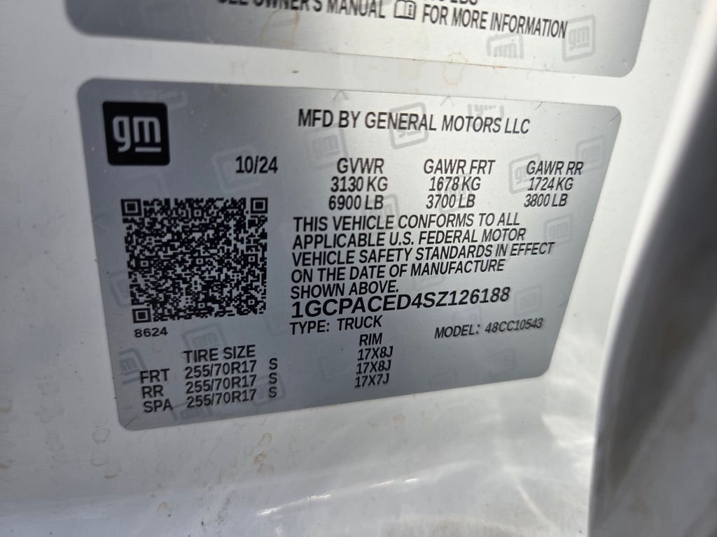 Used 2025 White Chevrolet LT image 19