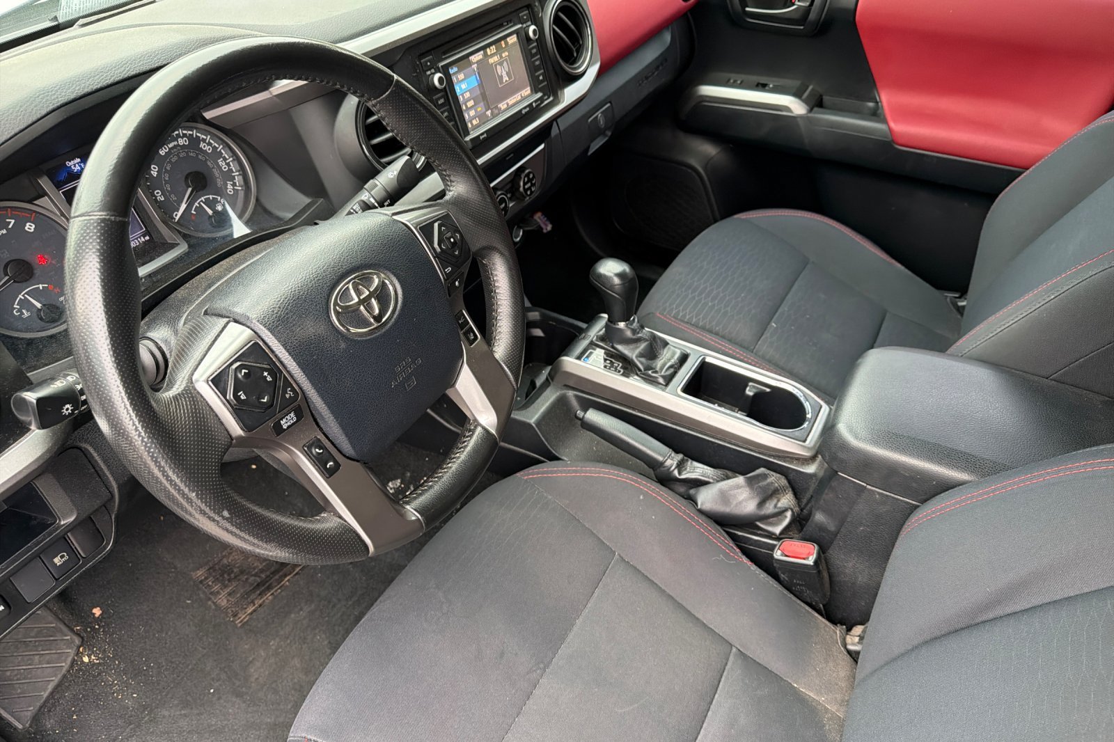 Used 2019 White Toyota SR5 image 12