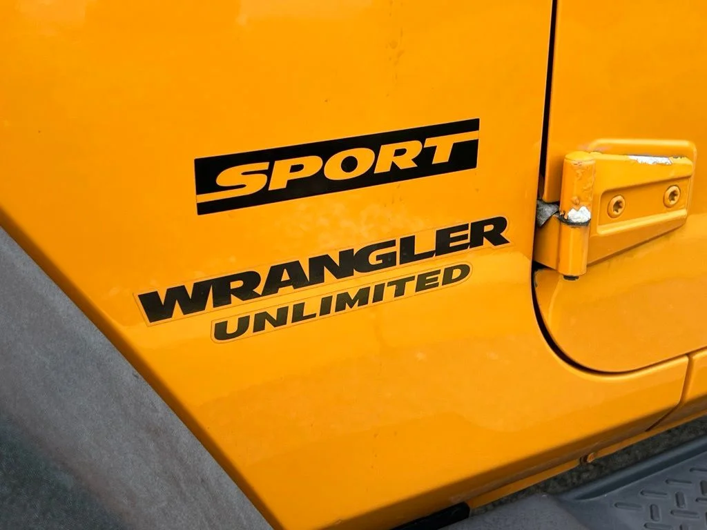 Used 2012 Dozer Jeep Unlimited Sport image 13
