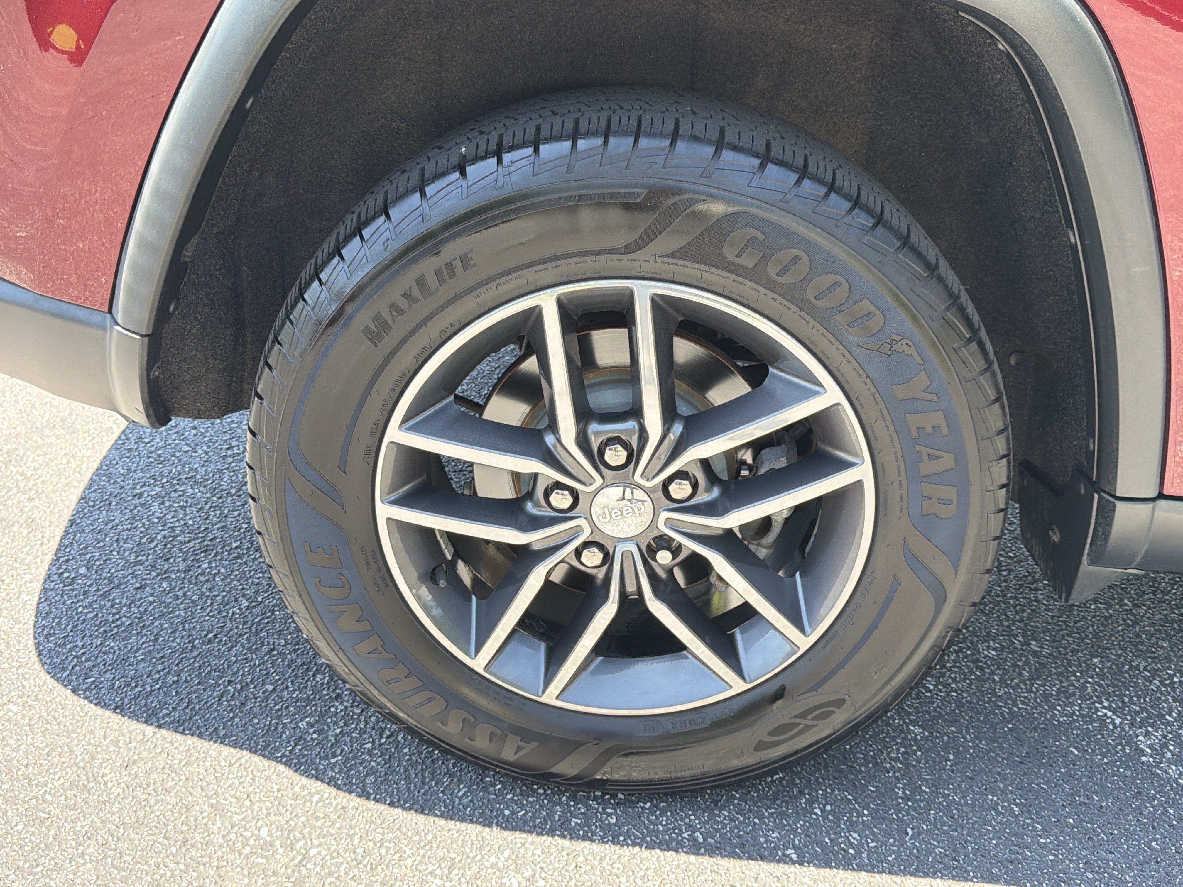 Used 2018 Velvet Red Pearlc Jeep Limited image 16