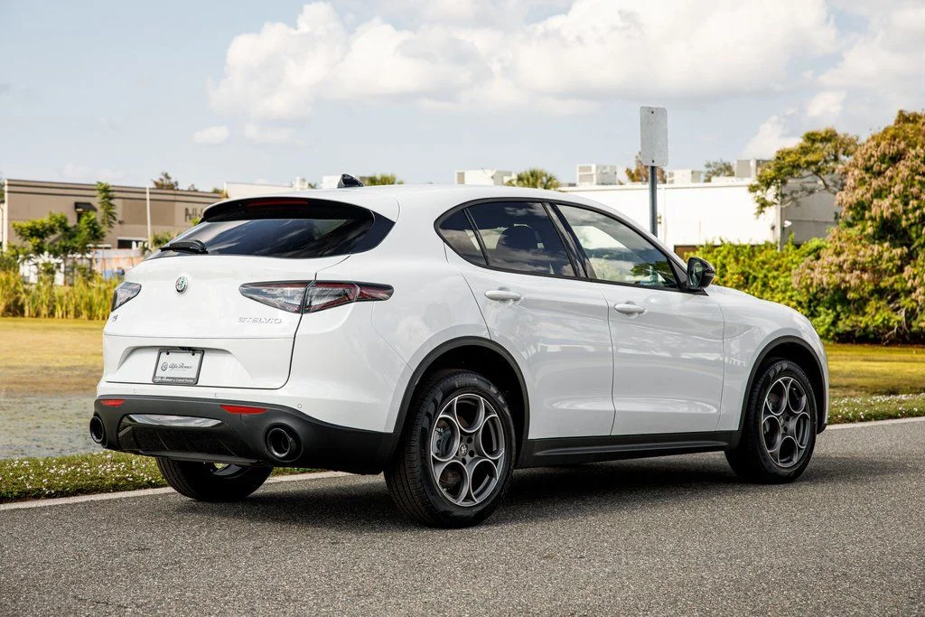 New 2025 White Alfa Romeo Base image 3
