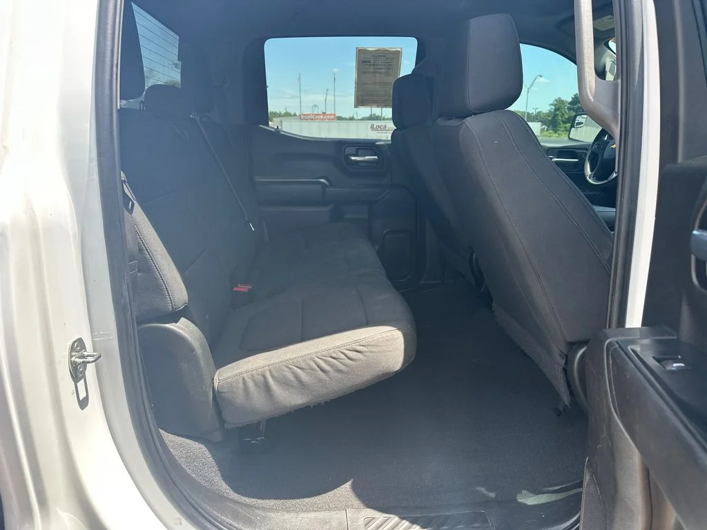 Used 2021 White Chevrolet Custom image 15
