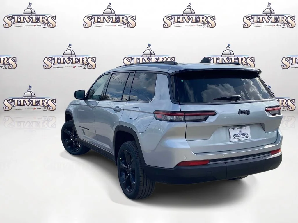 New 2026 Silver Zynith Exterior Paint Jeep Limited image 4