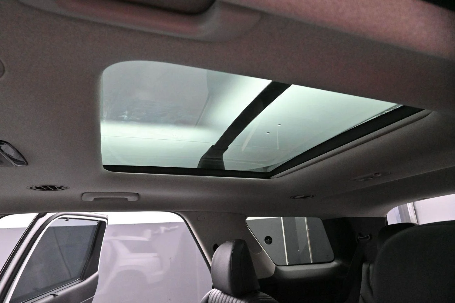 Used 2023 Hyper White Hyundai Limited image 34