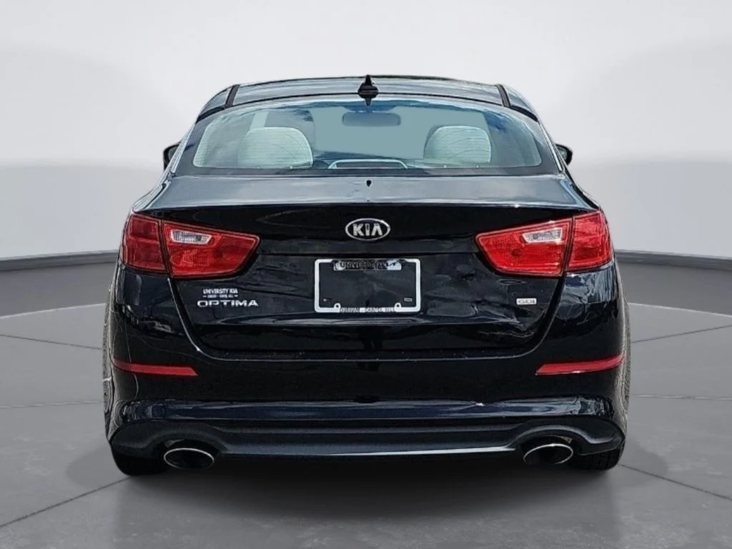 Used 2015 Black Kia LX image 4