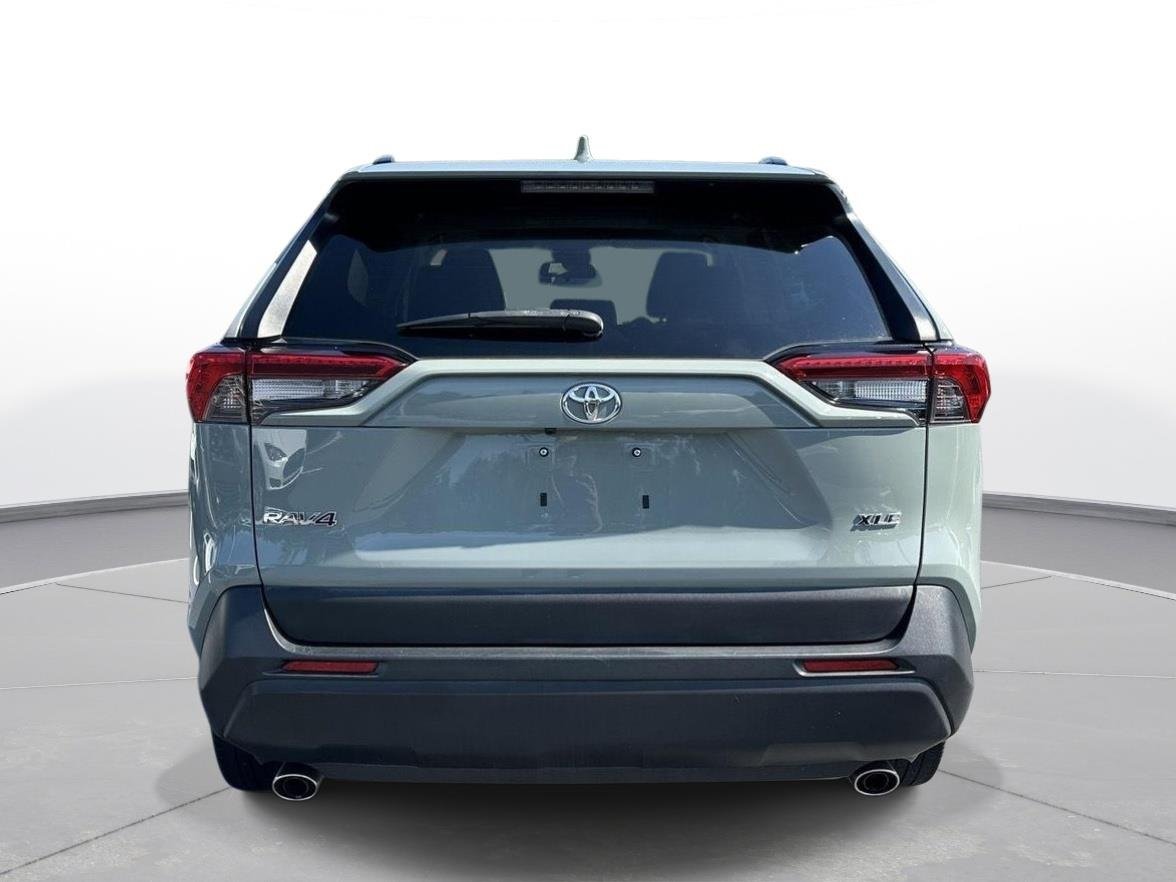 Used 2021 Lunar Rock Toyota XLE Premium image 7