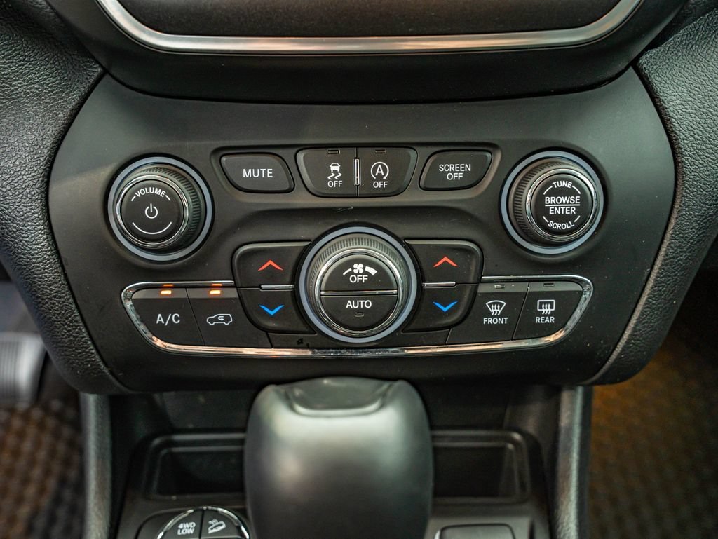 Used 2020 Hydro Blue Pearlcoat Jeep Trailhawk image 27
