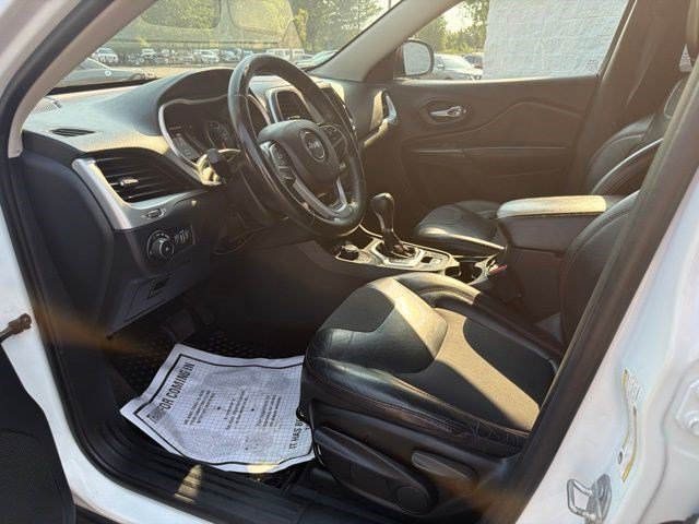 Used 2016 Bright White Clearcoat Jeep Trailhawk image 13