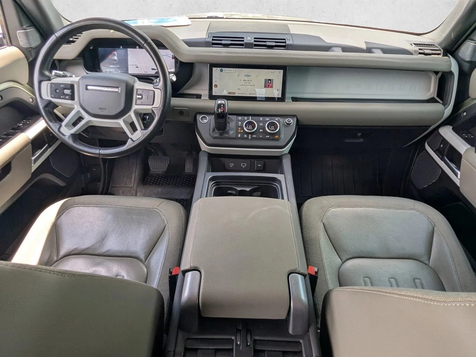 Used 2020 Pangea Green Metallic Land Rover SE image 17