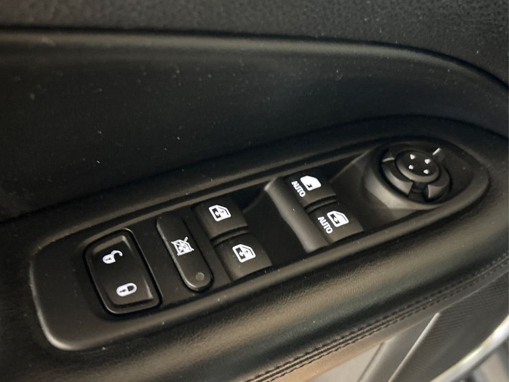 Used 2020 Black Jeep Latitude image 34