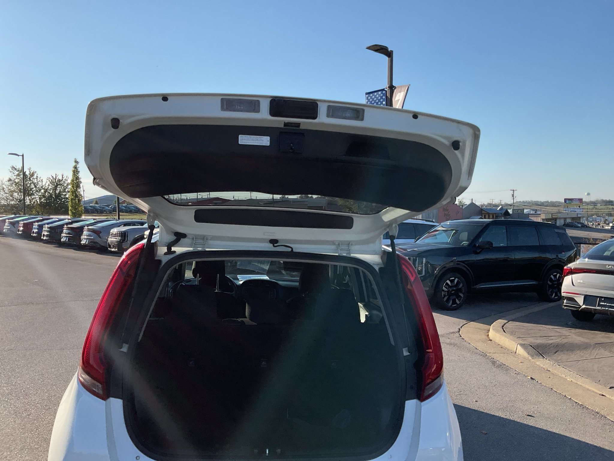 Used 2022 Snow White Pearl Kia LX image 14