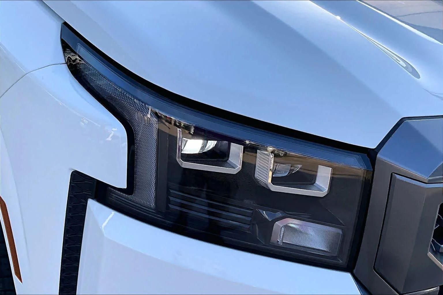 New 2026 Glacier White Nissan SV image 13