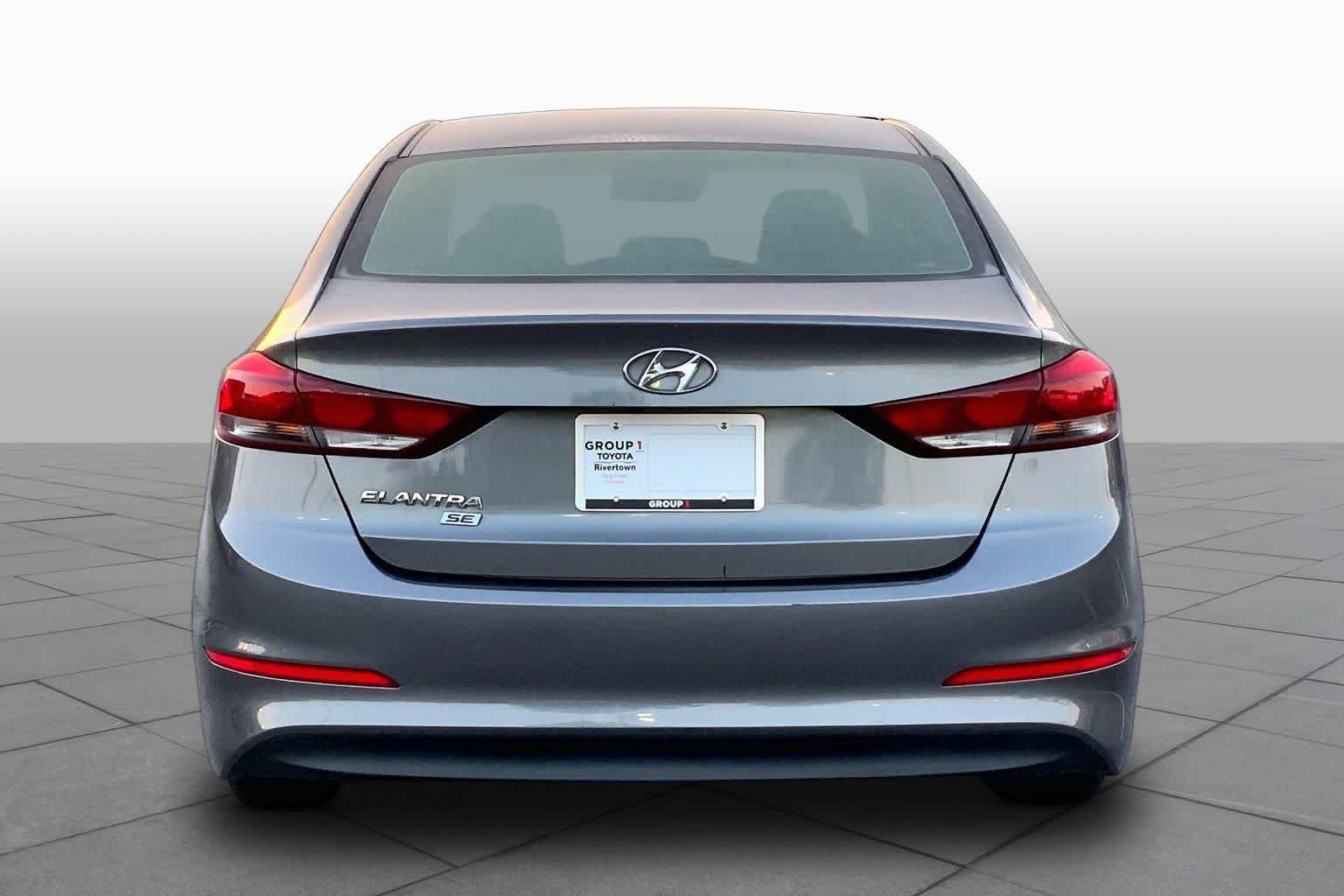 Used 2018 Machine Gray Hyundai SE image 4