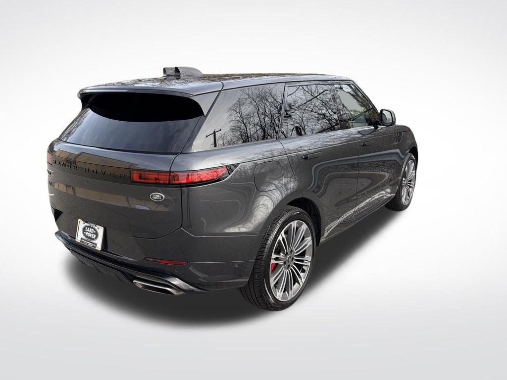 Used 2023 Gray Land Rover SE Dynamic image 8