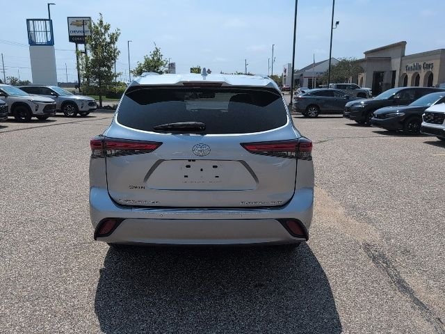 Used 2020 Silver Toyota Platinum image 19