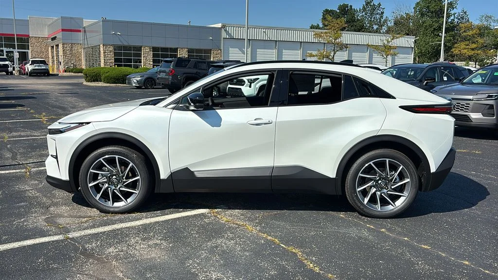 2026 Toyota C-HR XSE - Photo 4