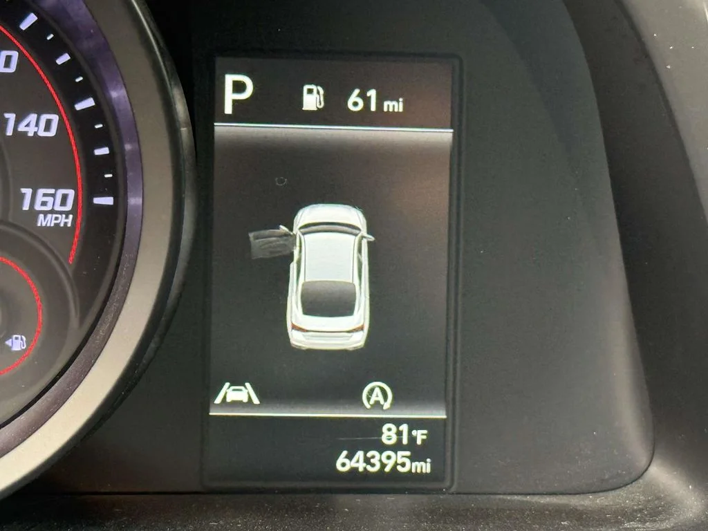 Used 2023  Hyundai SE image 27