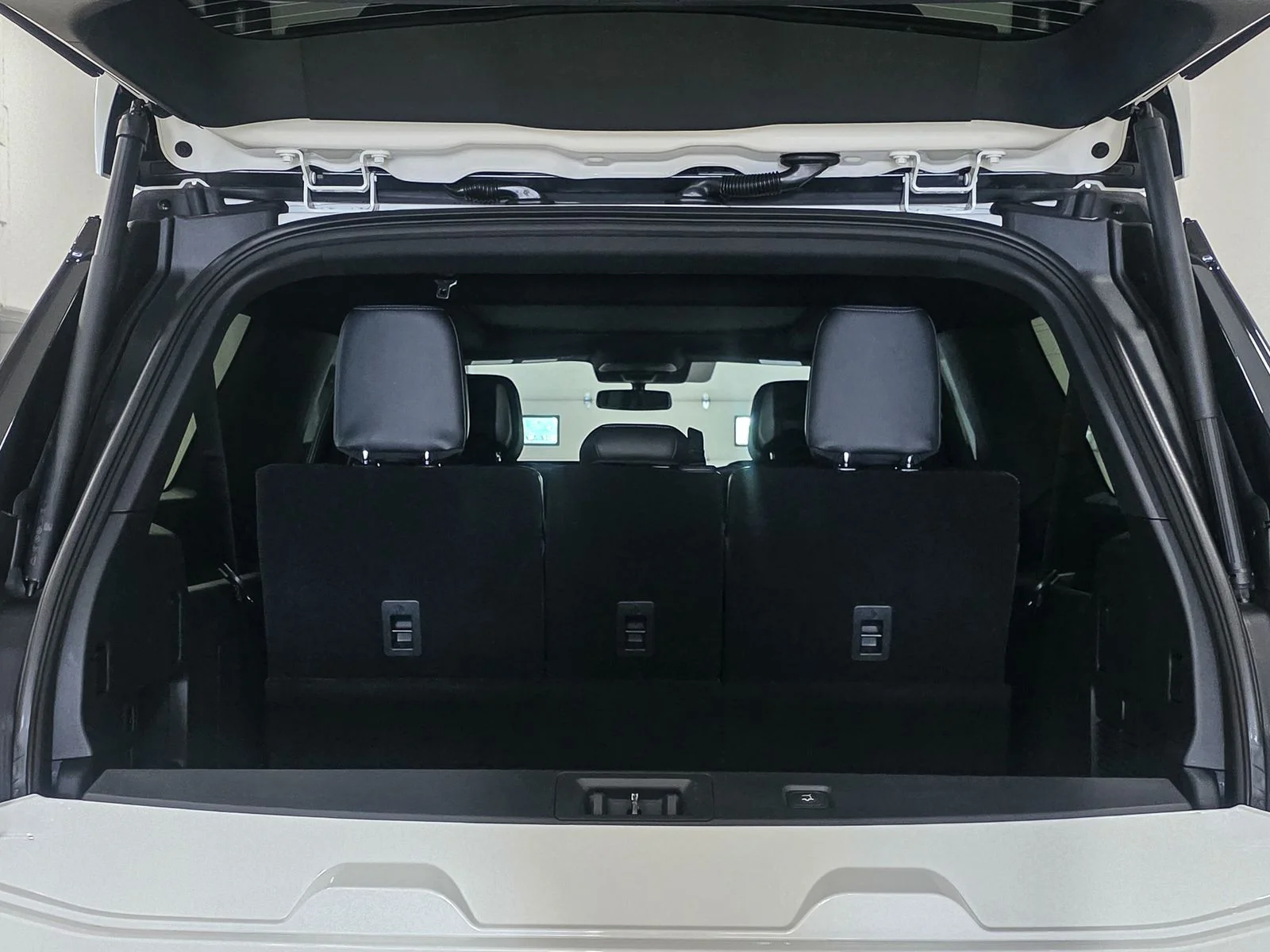 New 2026 White Ford Platinum image 17