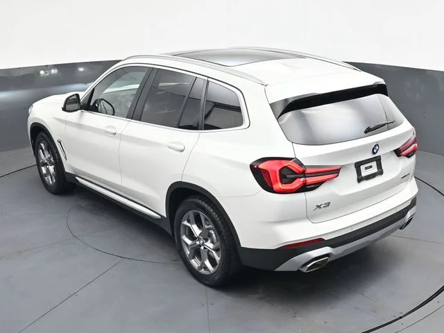 Used 2024  BMW xDrive30i image 26
