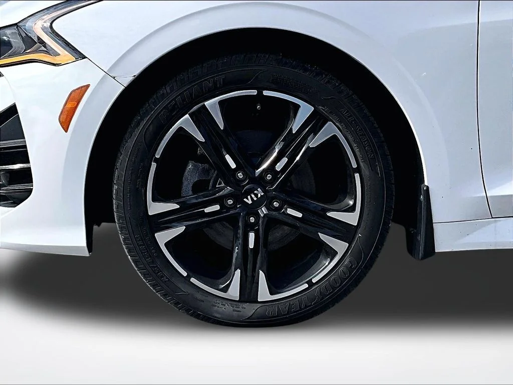 Used 2021 White Kia GT-Line image 10