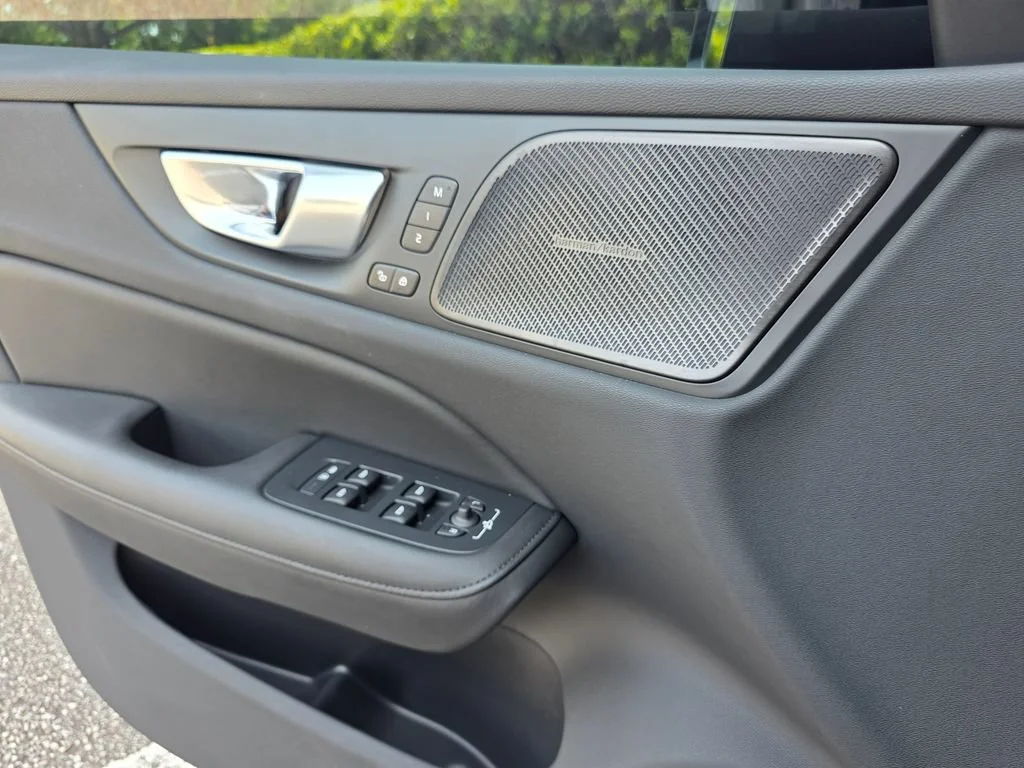 Used 2024 White Volvo T8 Ultimate Dark Theme image 16