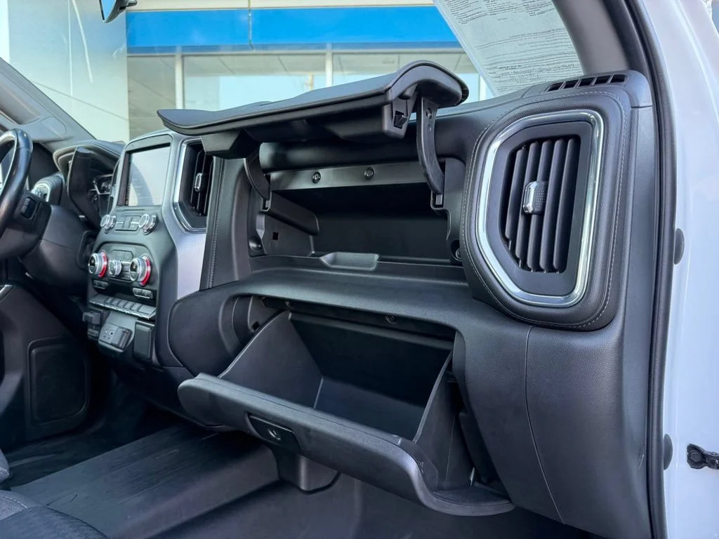Used 2022 SUMMIT WHITE GMC SLE image 16