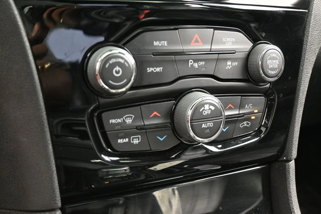Used 2018 Maximum Steel Metallic Clearcoat Chrysler S image 22
