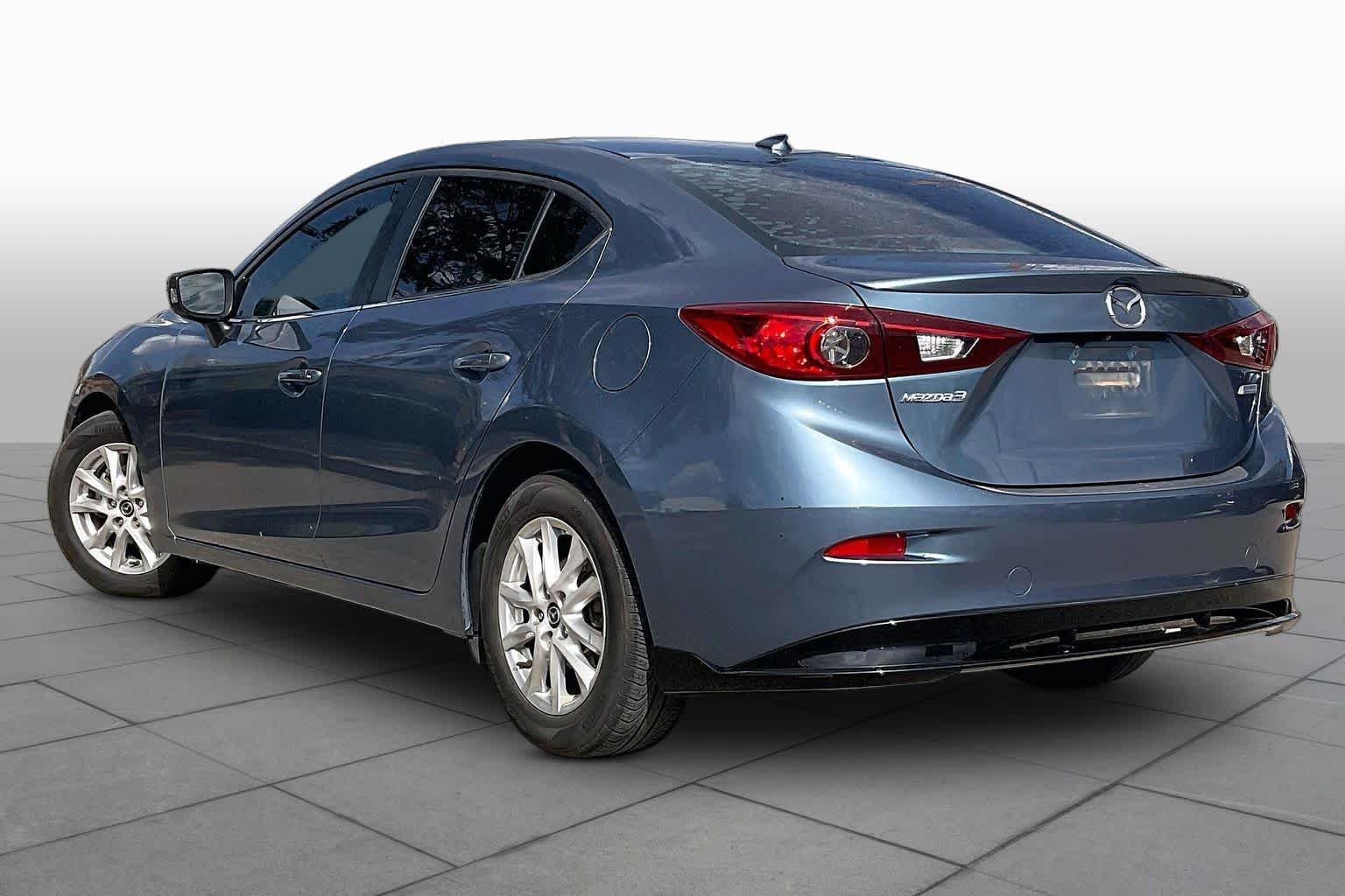 Used 2016 Blue Reflex Mica Mazda i Grand Touring image 11