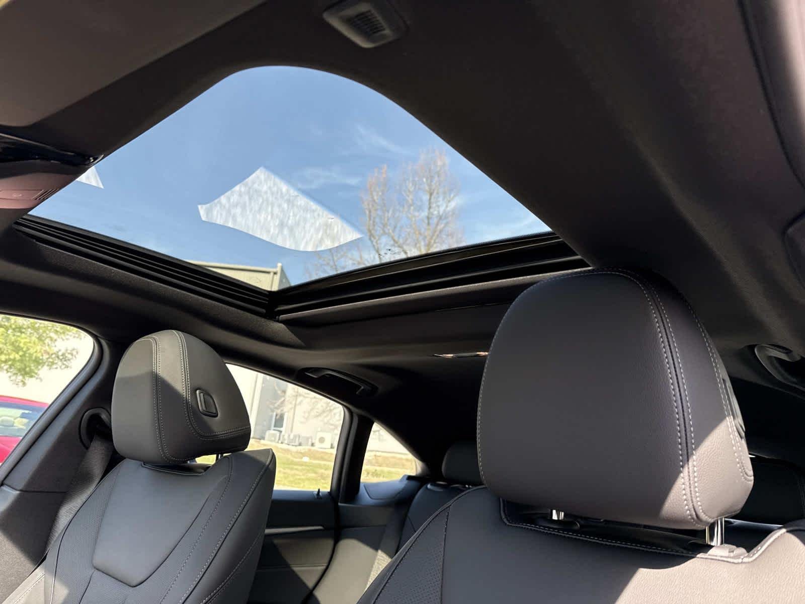 New 2026 Skyscraper Grey Metallic BMW xDrive40 image 4