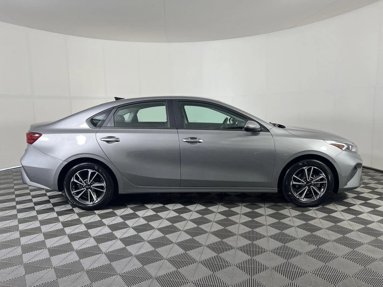 Used 2023 Steel Gray Kia LXS image 22