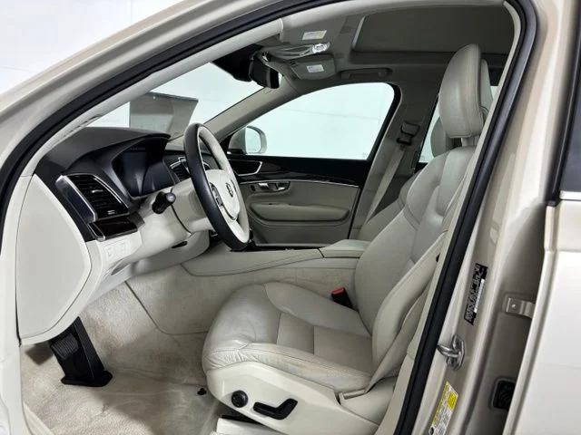 Used 2016  Volvo T6 Momentum image 11