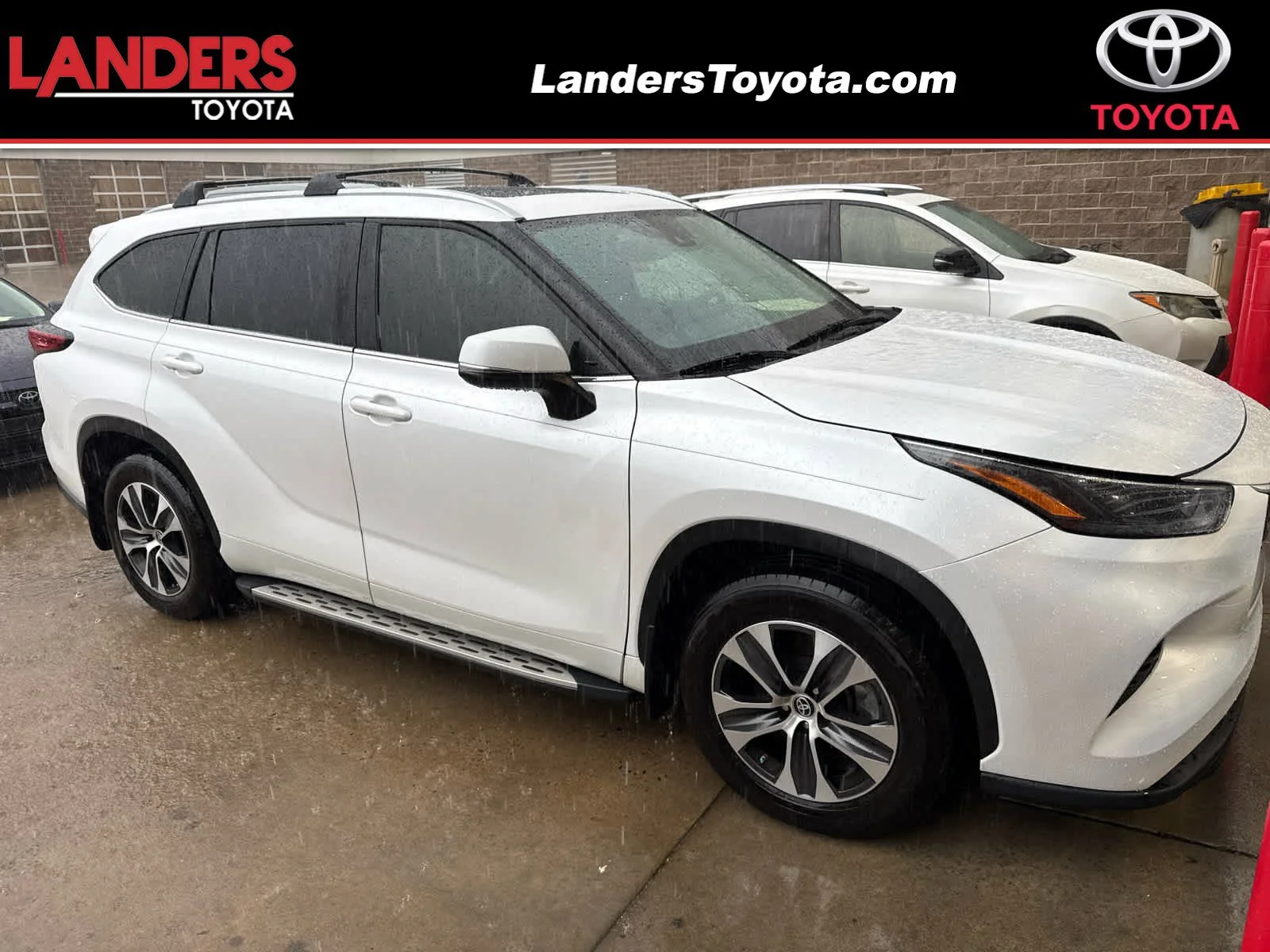 2023 Toyota Highlander XLE FWD's photo