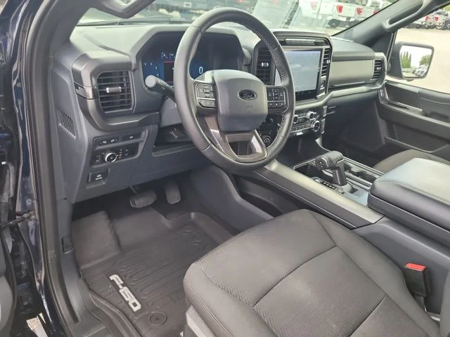 Used 2024 Blue Ford XLT image 18