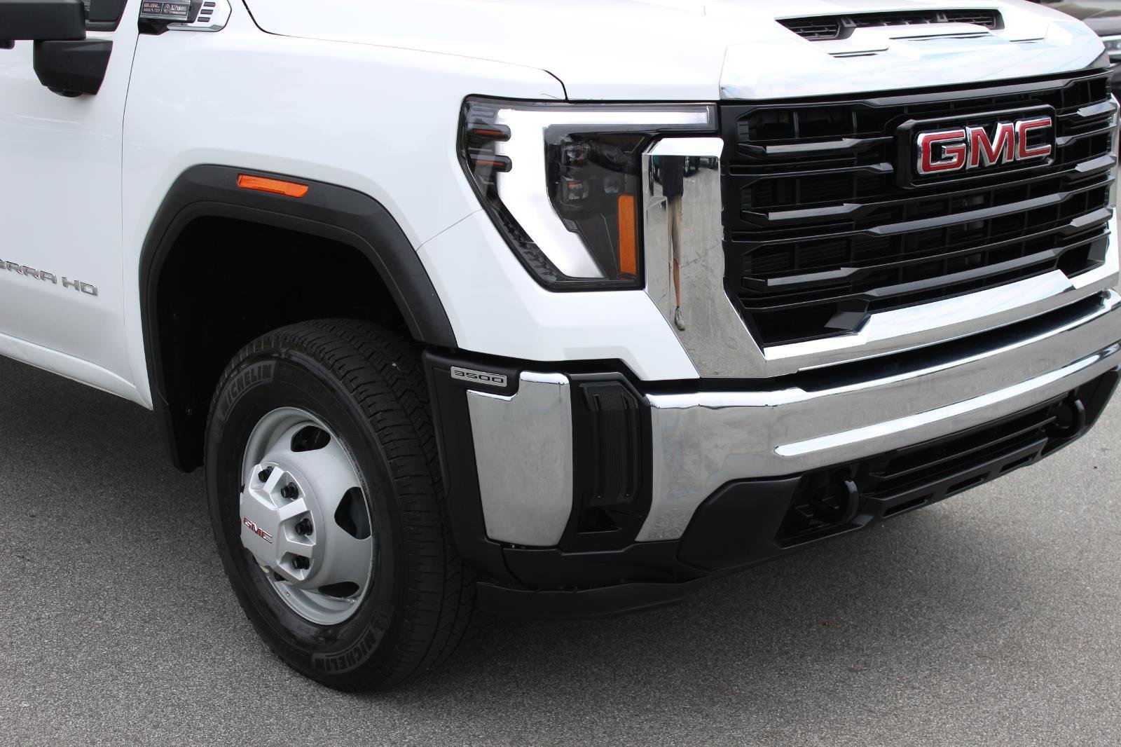 Used 2025 Summit White GMC Pro image 9