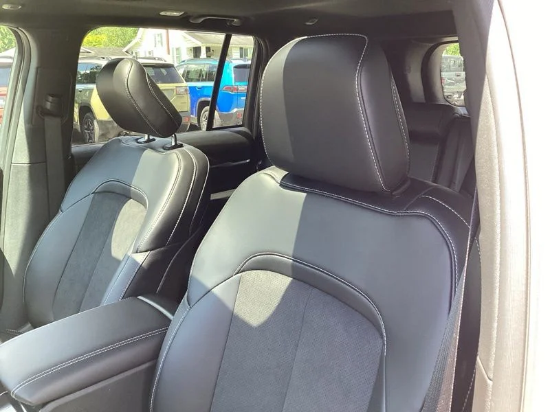 New 2026 Bright White Clear-Coat Exterior Paint Jeep Altitude image 26
