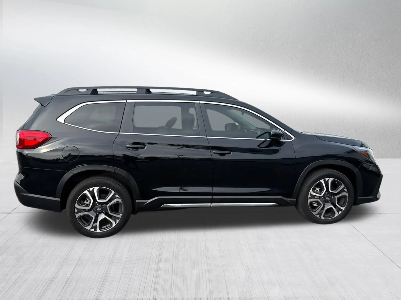 Used 2024 Crystal Black Silica Subaru Limited image 5