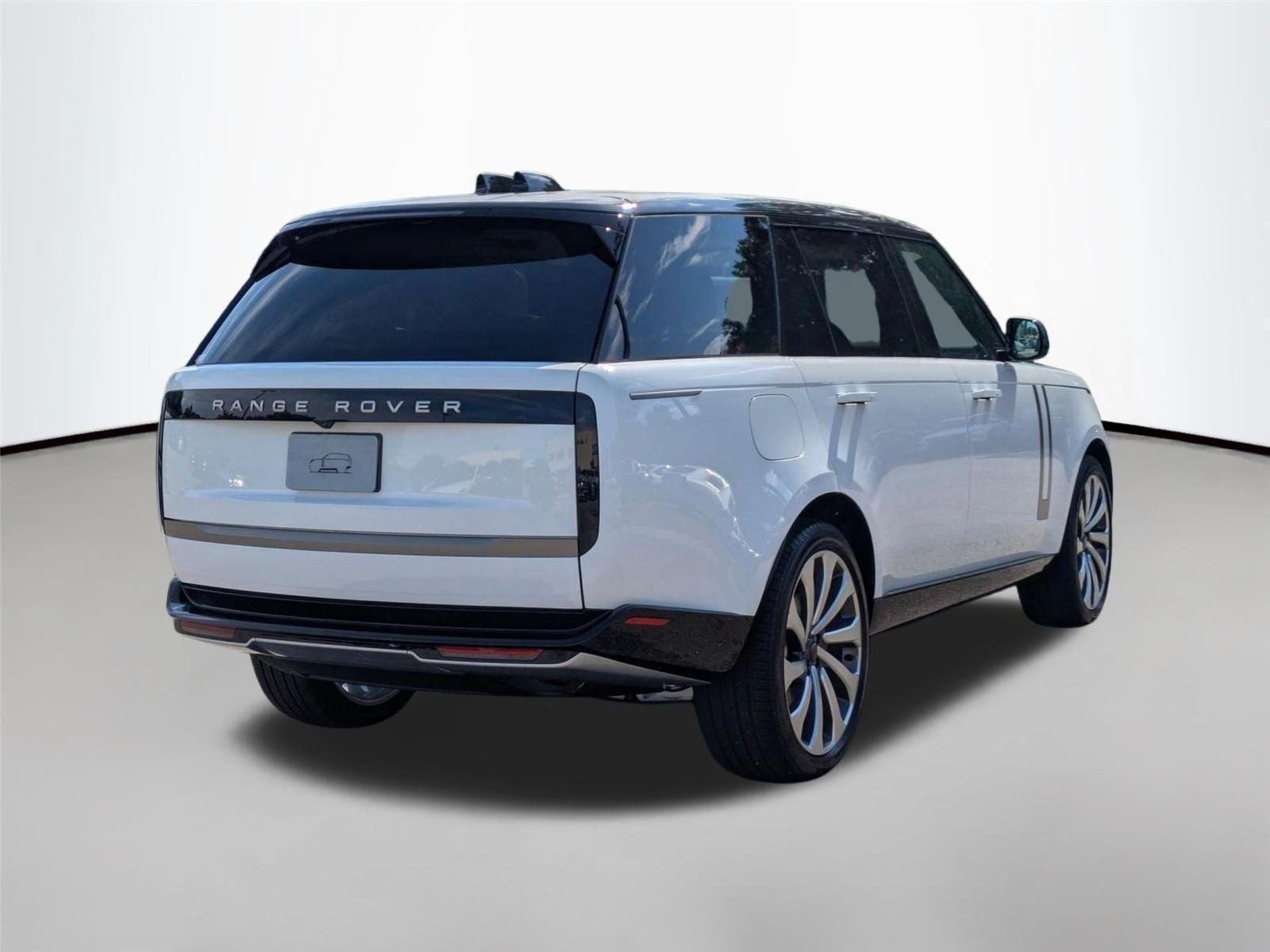 New 2026 Fuji White LAND ROVER SE 7 Seats image 5