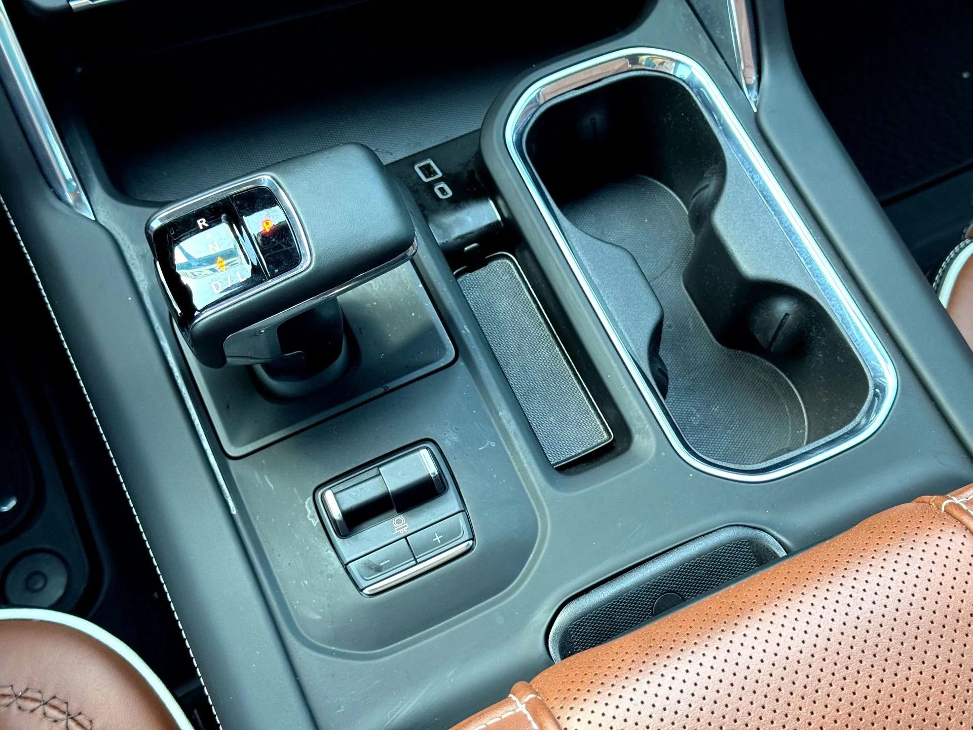Used 2025 Downpour Metallic GMC Denali Ultimate image 32